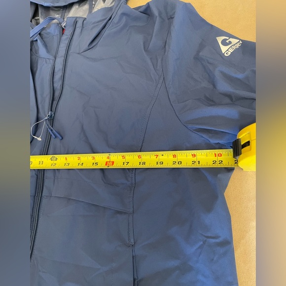 XL Women’s packable vented, hooded windbreaker jacket NWOT - Picture 3 of 14